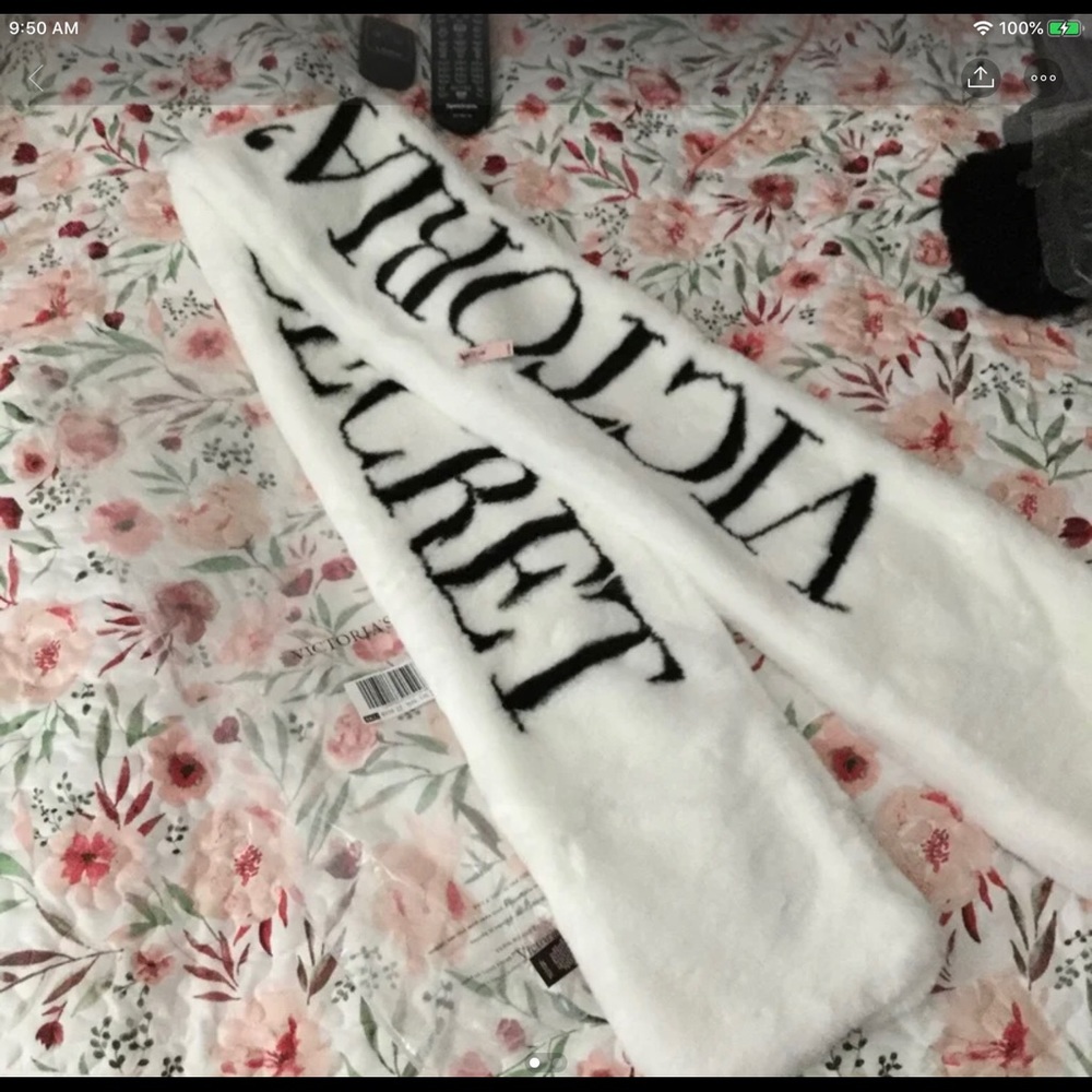 Victoria’s Secret faux fur scarf